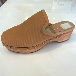 Dolce Vita Camel Clogs 7.5
